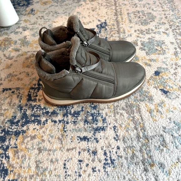 UGG Snow Booties - Picture 2 of 5